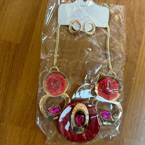 Pink and Green Statement Necklacr - Picture 6 of 6